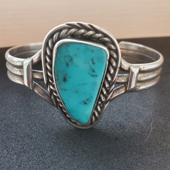 Vintage Native American Navajo Turquoise Silver Bracelet Cuff - Picture 1 of 14